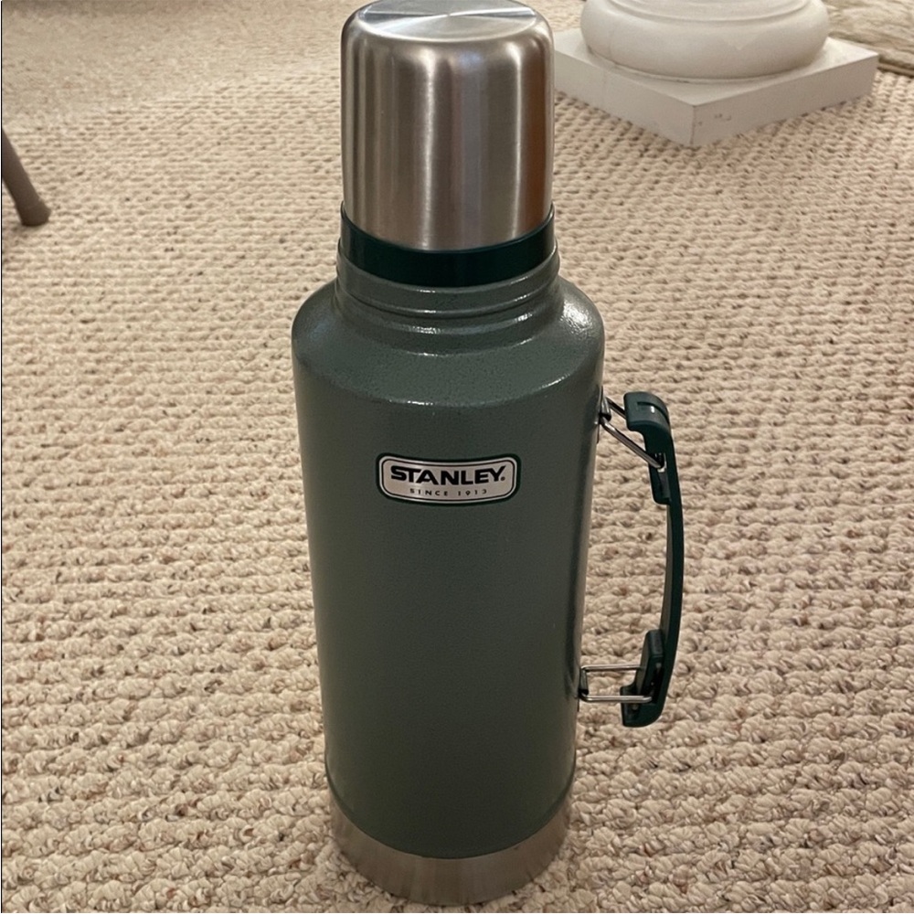 Stanley Half Gallon Thermos Green 64 ounces - Picture 12 of 12